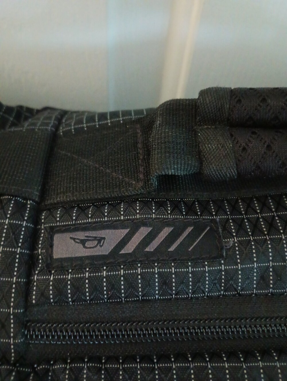 Oakley Link Duffel Bag – Jet Black - Picture 7 of 12